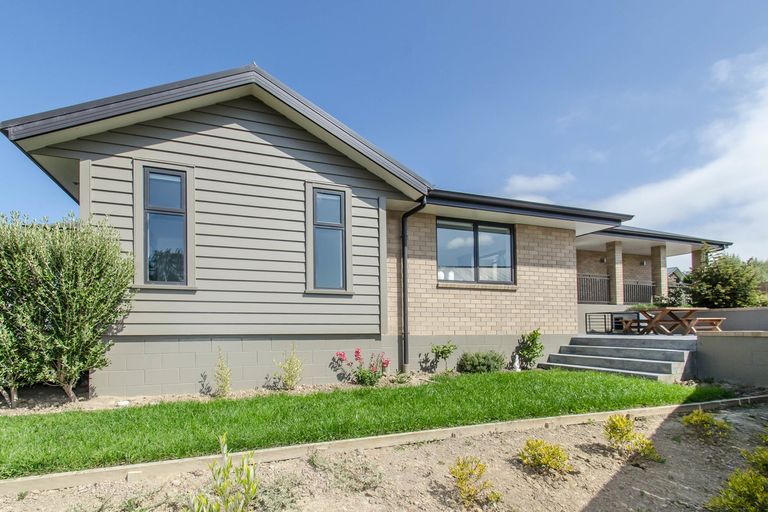 Photo of property in 11 Grandvista Drive, Green Island, Dunedin, 9018