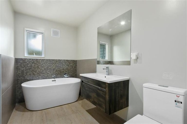 Photo of property in 40h Konini Road, Titirangi, Auckland, 0604