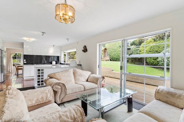 Photo of property in 13 Delisle Place, Windsor Park, Auckland, 0632