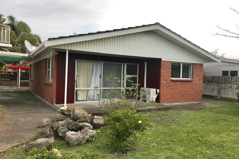 Photo of property in 2/17a Omana Road, Papatoetoe, Auckland, 2025