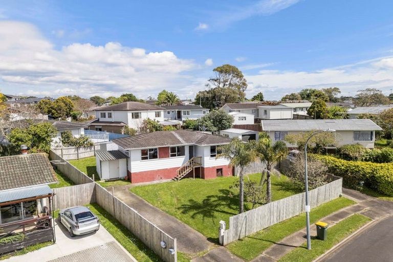 Photo of property in 12 Kereru Place, Half Moon Bay, Auckland, 2012