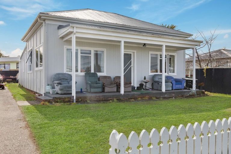 Photo of property in 90 Hinau Street, Castlecliff, Whanganui, 4501