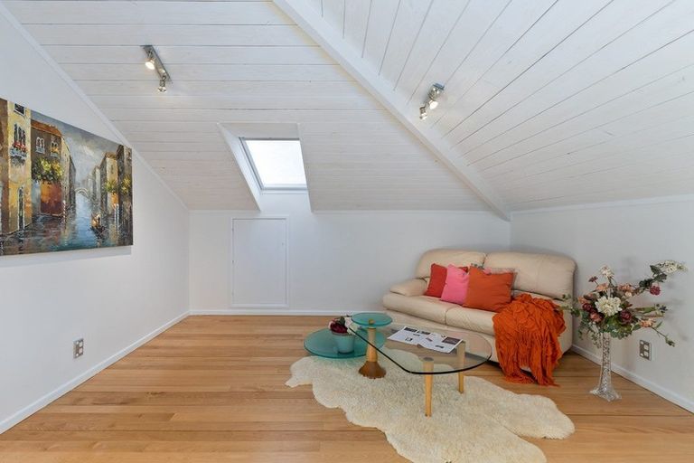 Photo of property in 4 Calypso Place, Rothesay Bay, Auckland, 0630