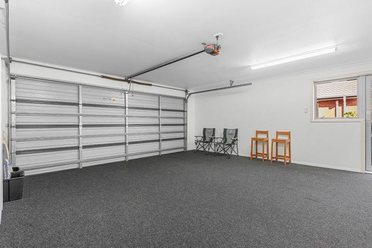 Photo of property in 82 Barbados Way, One Tree Point, 0118