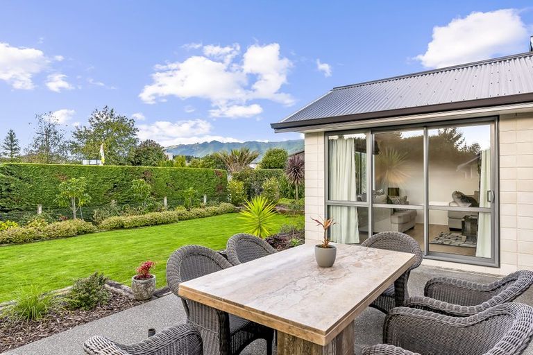 Photo of property in 2 Lamont Place, Waikanae, 5036