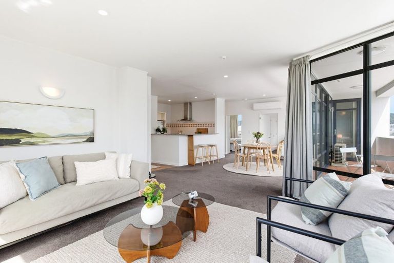 Photo of property in 17 Kent Terrace - Kent Apartments, 7e/16 Kent Terrace, Mount Victoria, Wellington, 6011