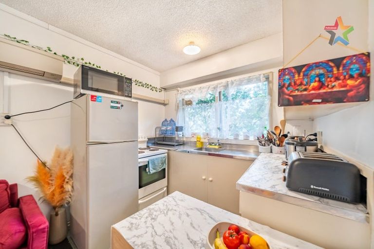 Photo of property in 2/21 Britannia Street, Petone, Lower Hutt, 5012