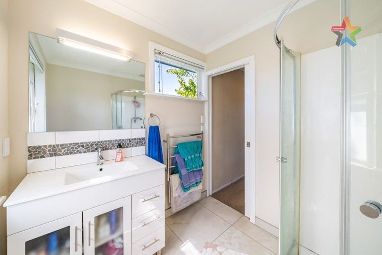 Photo of property in 25 Thomas Street, Stokes Valley, Lower Hutt, 5019