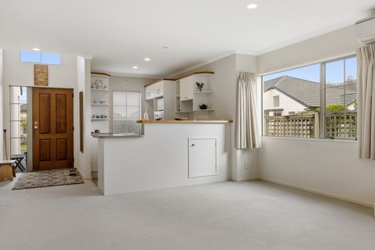 Photo of property in 35 Lakeridge Close, Rangatira Park, Taupo, 3330