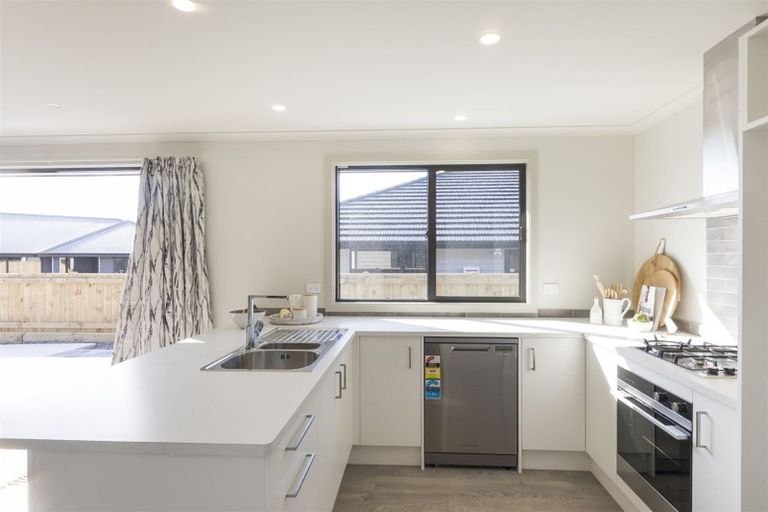 Photo of property in 38 Silicon Way, Fitzherbert, Palmerston North, 4410