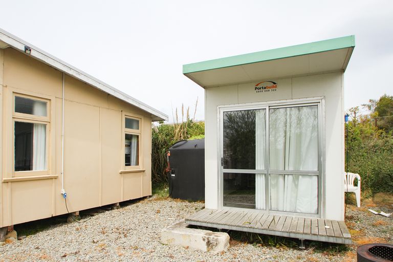 Photo of property in 16 Stirling Street, Kakanui, Oamaru, 9495