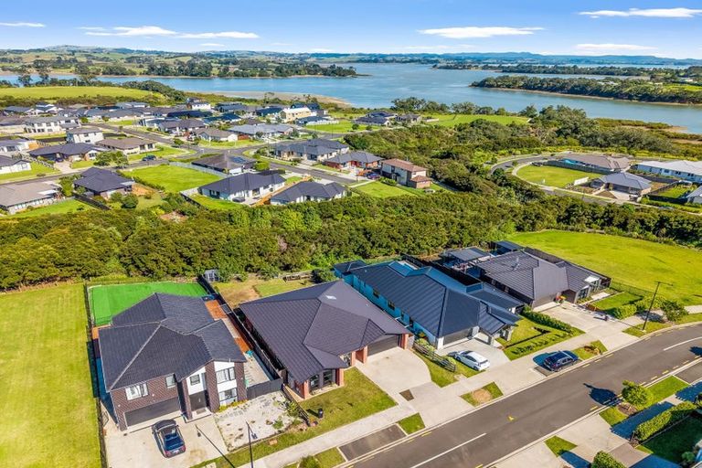 Photo of property in 14 Wheriko Avenue, Glenbrook, Waiuku, 2681