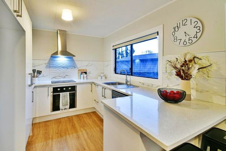 Photo of property in 1/15 Secretariat Place, Randwick Park, Auckland, 2105