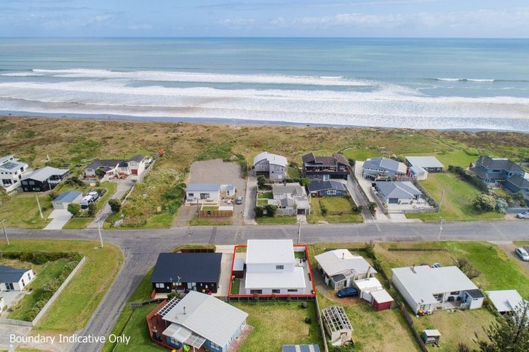 Photo of property in 29a Marine Parade South, Foxton Beach, Foxton, 4815