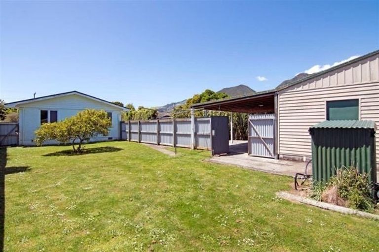 Photo of property in 380 Abel Tasman Drive, Motupipi, Takaka, 7183