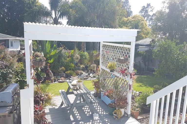 Photo of property in 2 Staines Avenue, Mangere East, Auckland, 2024