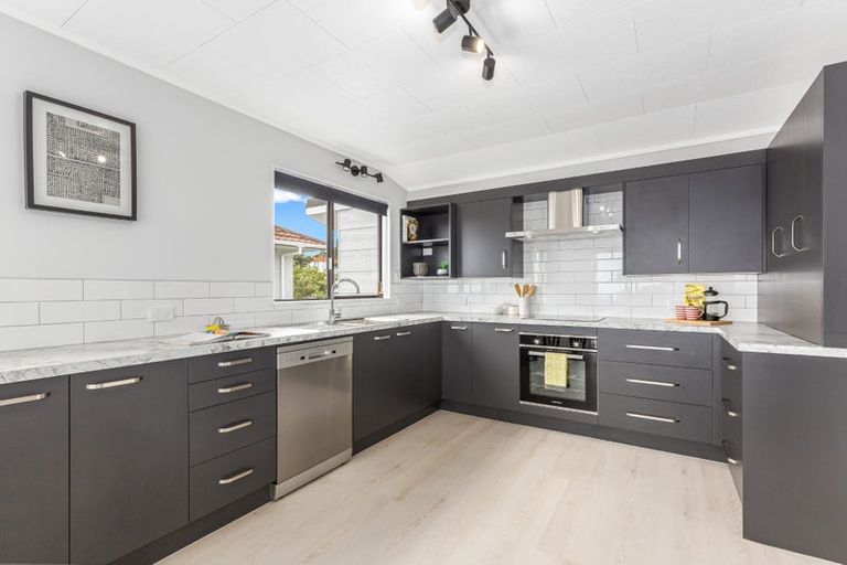 Photo of property in 28 Mercury Way, Whitby, Porirua, 5024