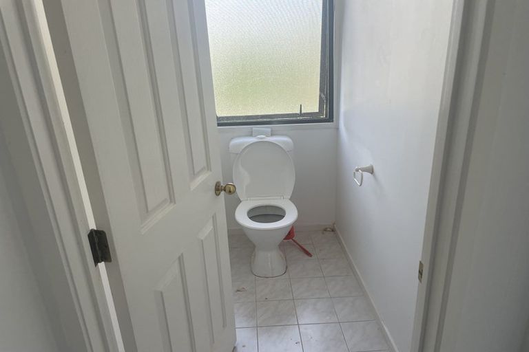 Photo of property in 23 Gillard Place, Eastern Beach, Auckland, 2012