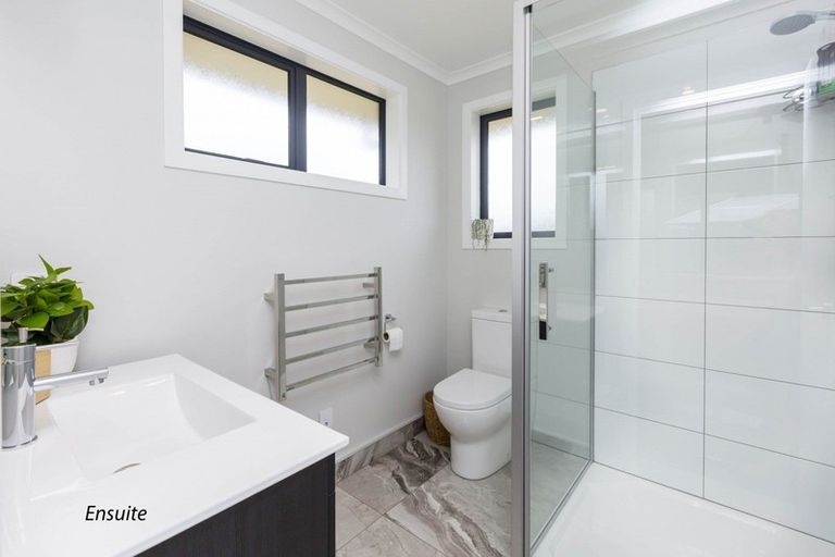 Photo of property in 27 Salisbury Crescent, Wallaceville, Upper Hutt, 5018