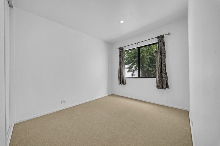 Photo of property in 19 Rakich Place, Henderson, Auckland, 0612