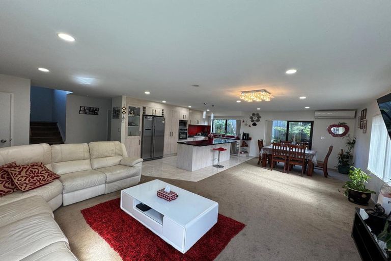 Photo of property in 14a Pipitea Place, Massey, Auckland, 0614