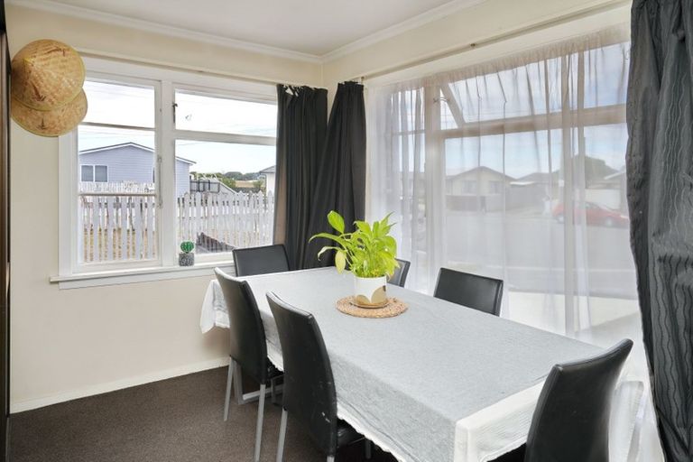 Photo of property in 11 Esk Place, Aranui, Christchurch, 8061