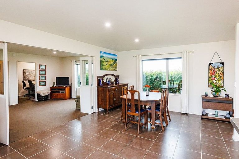 Photo of property in 26 Highland View Drive, Tokomaru, Palmerston North, 4474