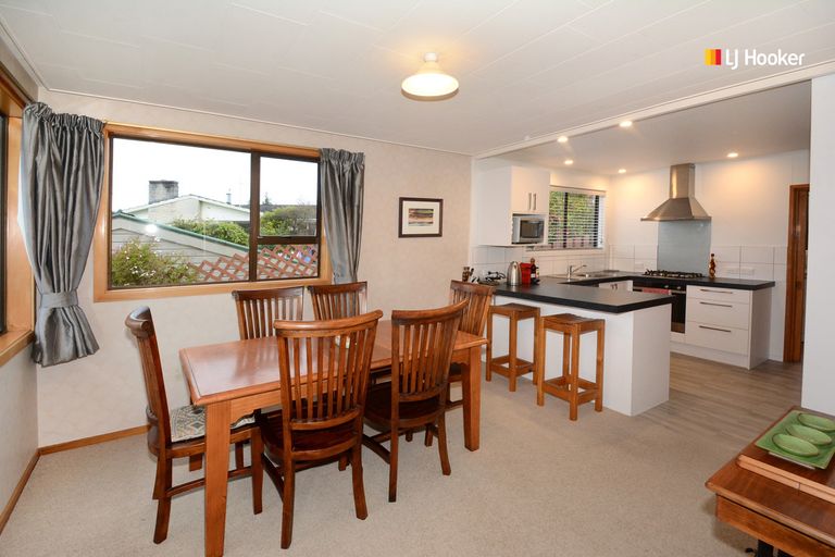 Photo of property in 35 Pioneer Crescent, Helensburgh, Dunedin, 9010