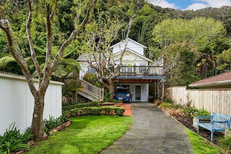 Photo of property in 337 Muritai Road, Eastbourne, Lower Hutt, 5013