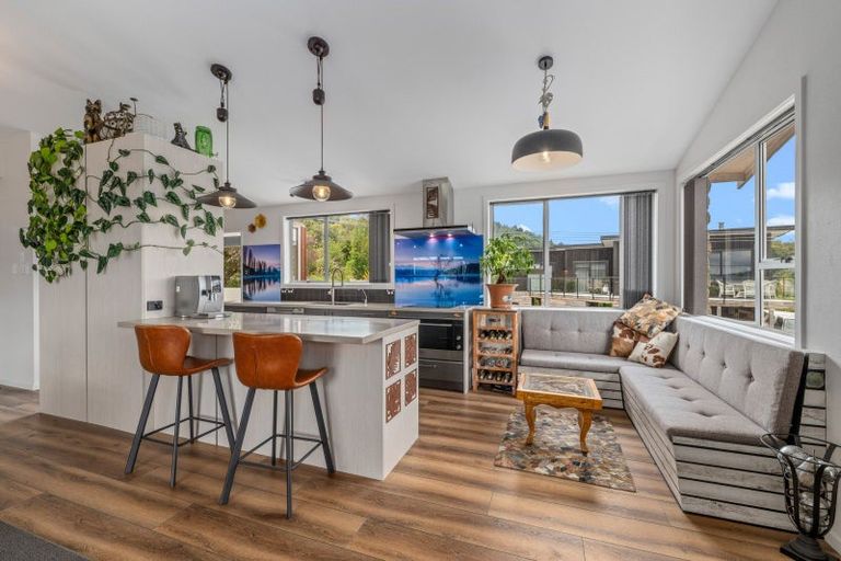 Photo of property in 32-34 Moana View Road, Waikawa, Picton, 7220