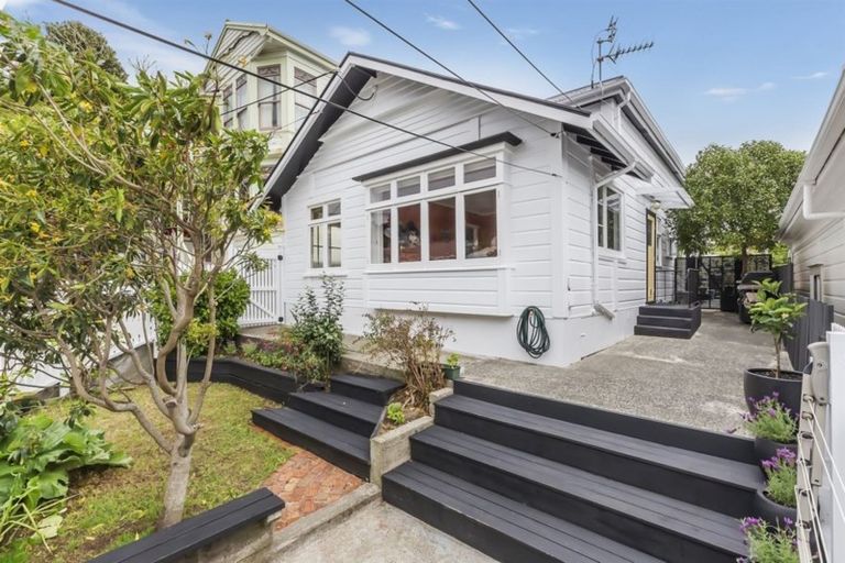 Photo of property in 42 Porritt Avenue, Mount Victoria, Wellington, 6011