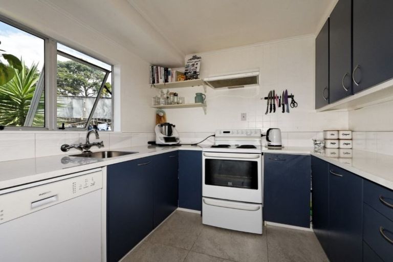 Photo of property in 14 Aldern Road, Massey, Auckland, 0614