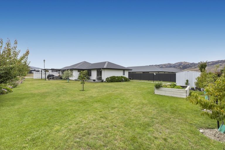 Photo of property in 4 Ethereal Crescent, Mount Pisa, Cromwell, 9383