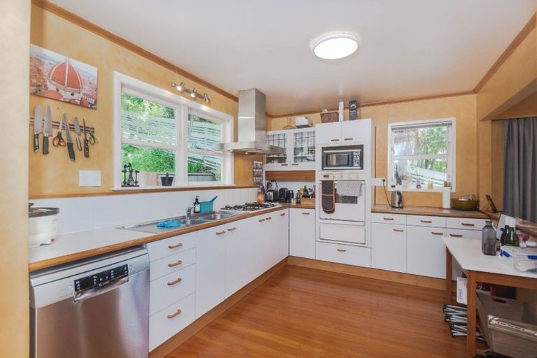 Photo of property in 41 Sunrise Boulevard, Tawa, Wellington, 5028