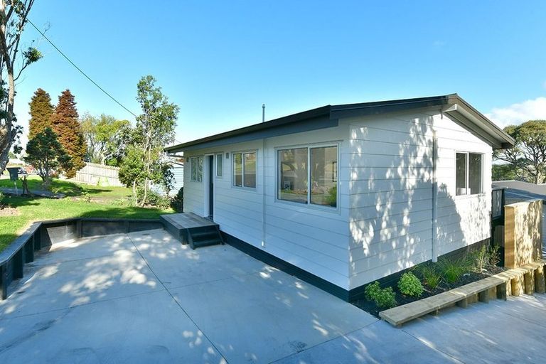Photo of property in 17 Shakespear Road, Army Bay, Whangaparaoa, 0930