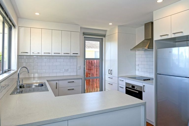 Photo of property in 1/19 Queenspark Drive, Parklands, Christchurch, 8083