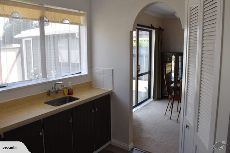 Photo of property in 47a Whites Line West, Woburn, Lower Hutt, 5010