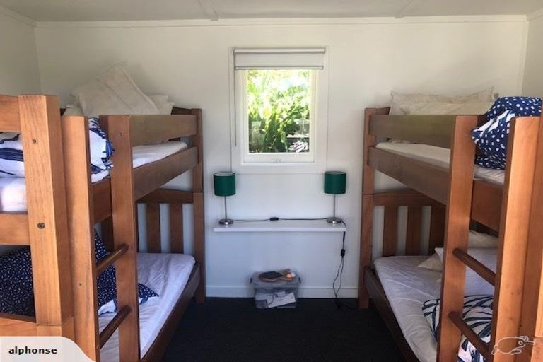 Photo of property in 16 Cathedral Road, Gore Bay, Cheviot, 7383