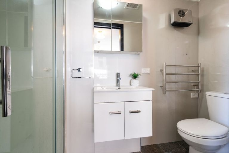 Photo of property in 2/5 Jetty Street, Dunedin Central, Dunedin, 9016