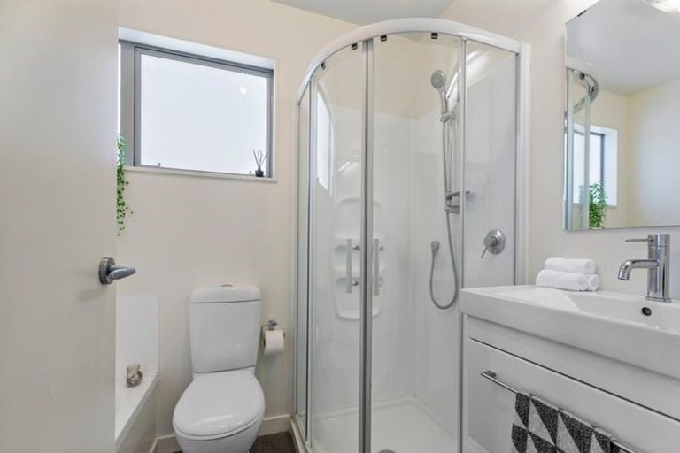 Photo of property in 40 Rarangi Way, Owhiro Bay, Wellington, 6023