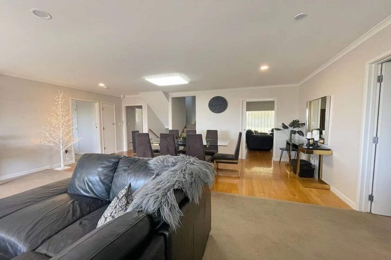 Photo of property in 2 Mellons Bay Road, Howick, Auckland, 2014