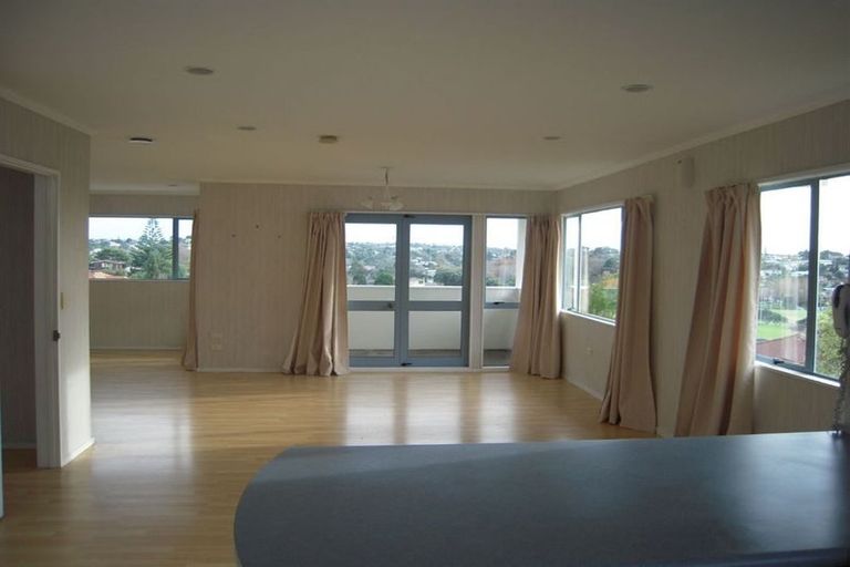 Photo of property in 17 Mcfetridge Place, Hillcrest, Auckland, 0627