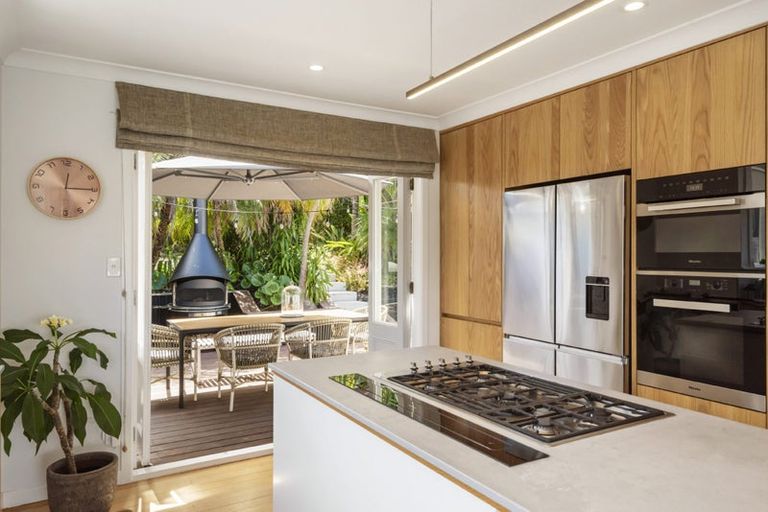 Photo of property in 46 Church Street, Northcote Point, Auckland, 0627