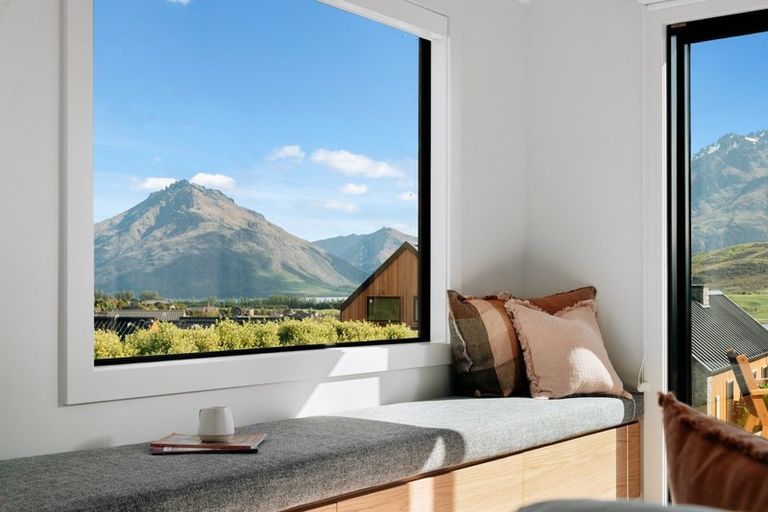 Photo of property in 19 Falconer Rise, Jacks Point, Queenstown, 9371