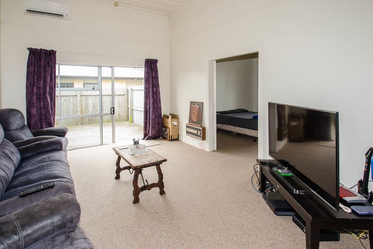 Photo of property in 32 Cutten Street, South Dunedin, Dunedin, 9012