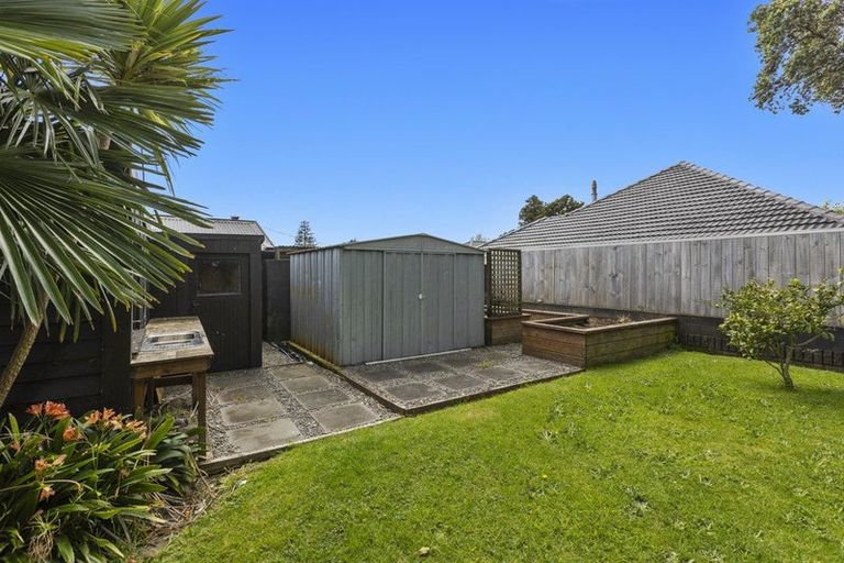 Photo of property in 145 Seaview Road, Westown, New Plymouth, 4310