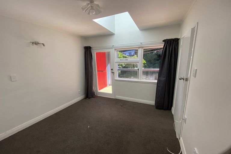 Photo of property in 2/8 Kaitawa Road, York Bay, Lower Hutt, 5013