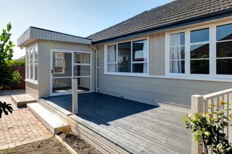 Photo of property in 9 Wilmot Street, Northcote, Christchurch, 8052