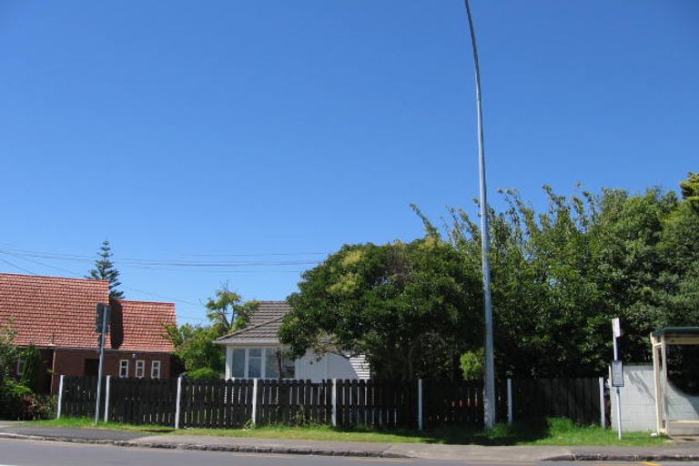 Photo of property in 2/4 Shakespeare Road, Milford, Auckland, 0620