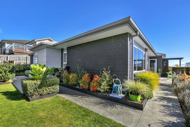 Photo of property in 146 Endeavour Drive, Whitby, Porirua, 5024